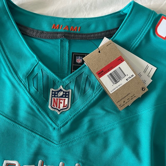 Tyreek Hill Autographed Miami Dolphins Jersey – Authentic & Rare - Picture 4 of 6